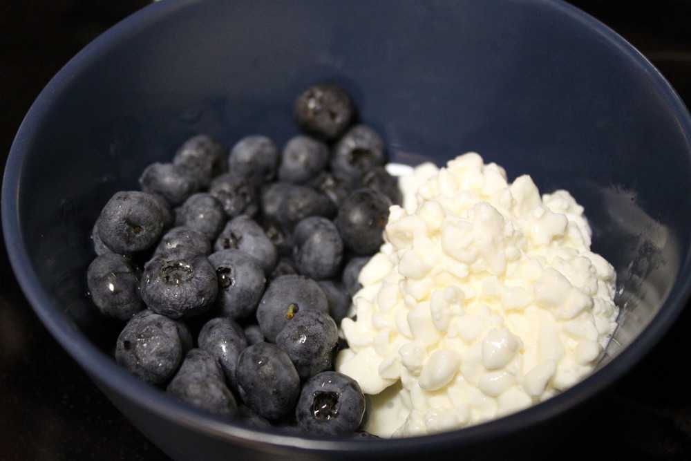 http://pickyeaterblog.com/wp-content/uploads/2011/04/blueberry-cottage-cheese-bowl.jpg