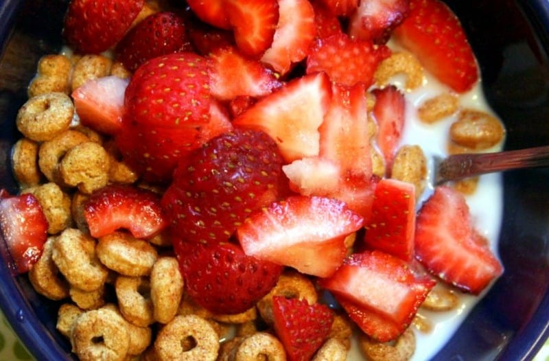 cereal topped with strawberries - healthy plane snacks