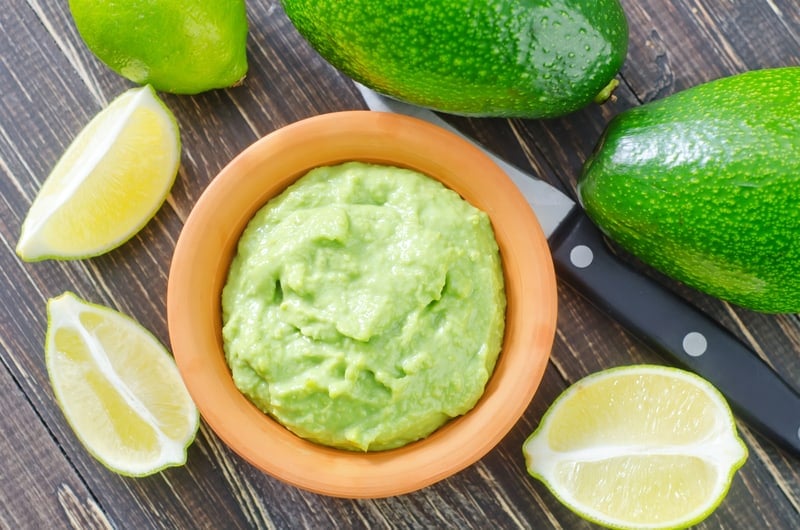 the best homemade avocado puree for your baby. homemade baby food organic, making baby food recipes, baby food puree, baby food ideas, baby food introducing, healthy baby food recipes