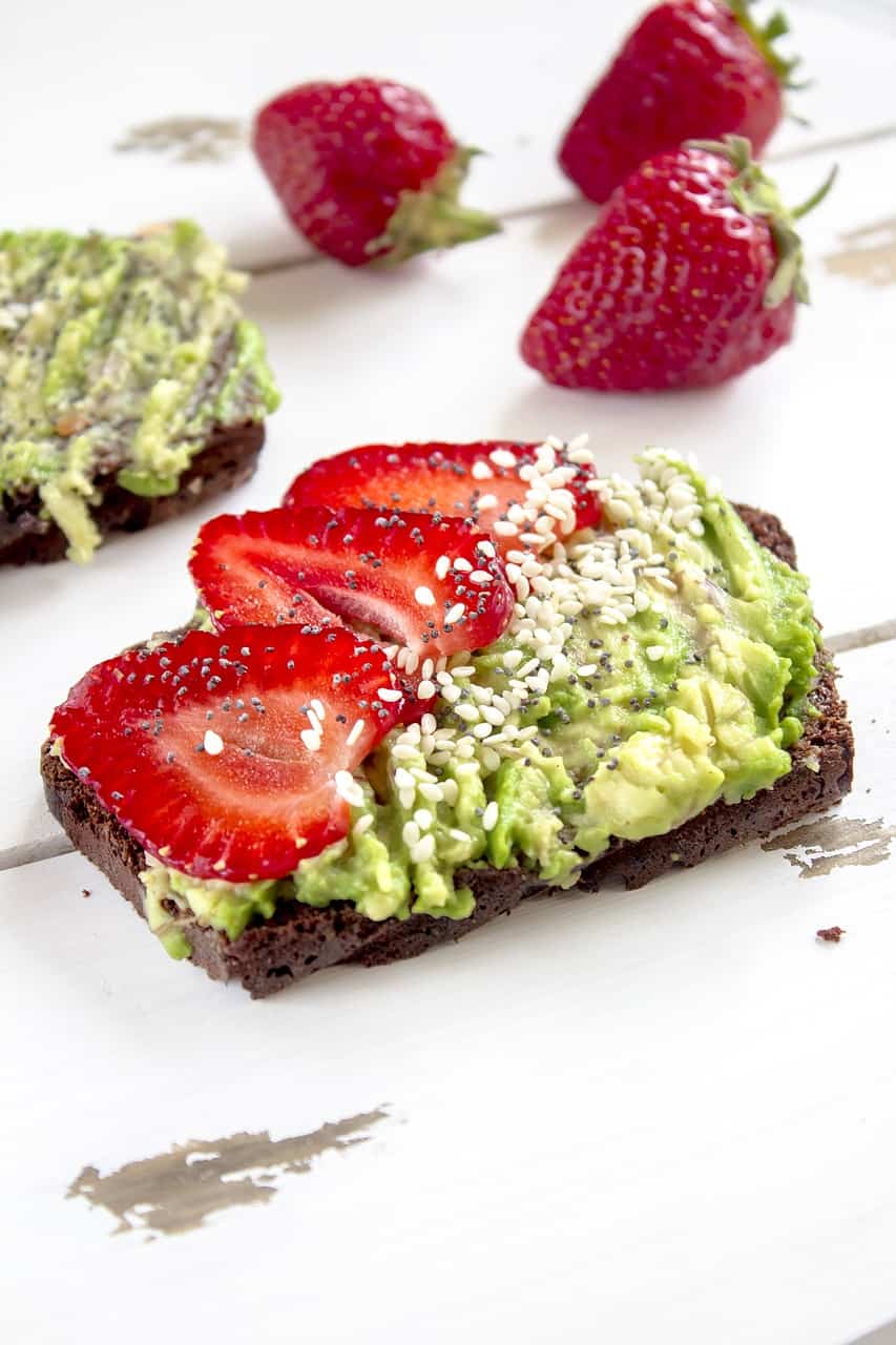 sund morgenmad og brunch opskrifter - avocado toast