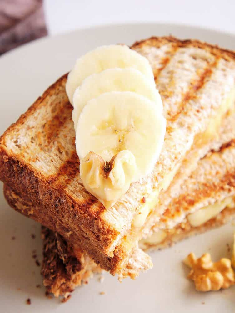 Close up of sliced bananas on the sandwich