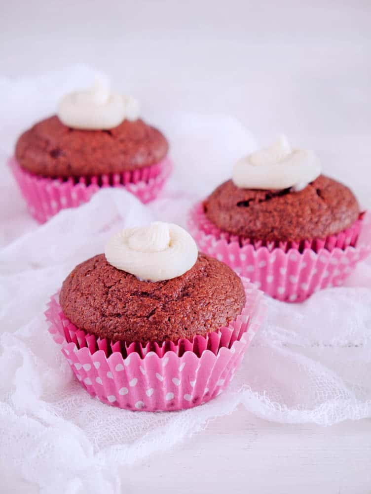 healthy red velvet cupcakes in pink wrappers, romantic desserts for two