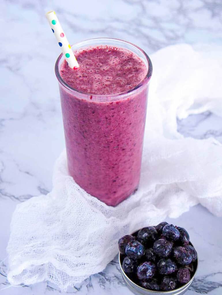 Blueberry Pineapple Smoothie | The Picky Eater