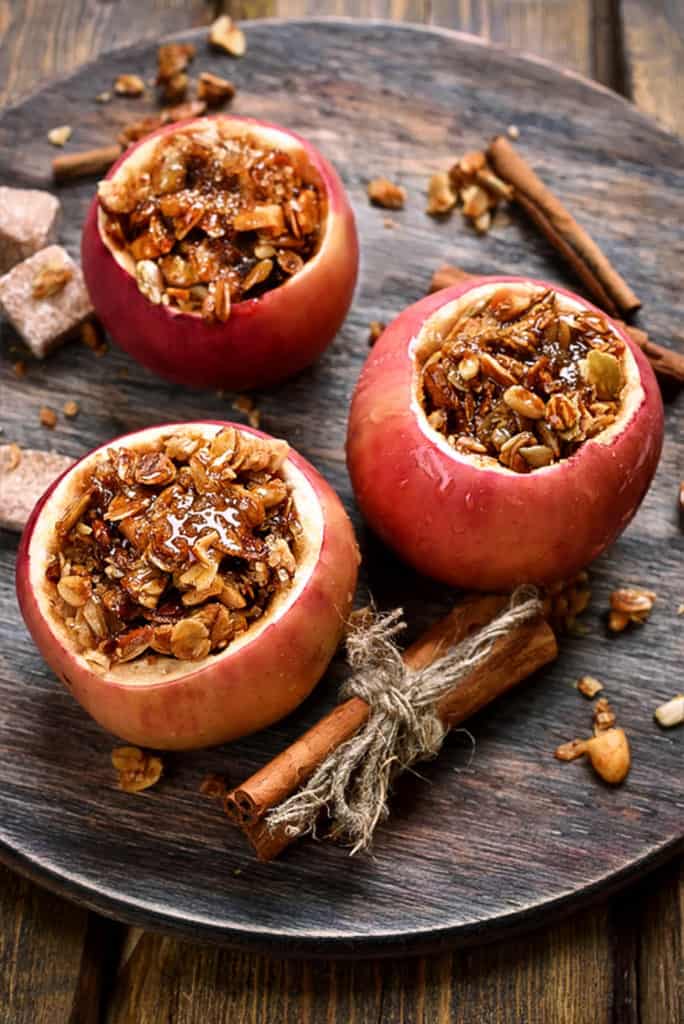 Baked Cinnamon Apples with a Quinoa Crumble - The Picky Eater