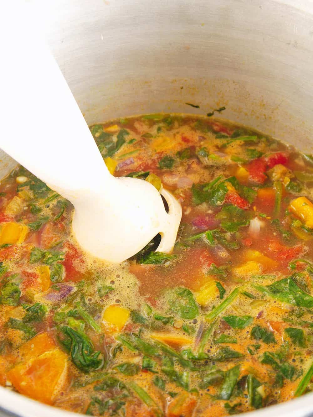 immersion blender, blending soup in a pot