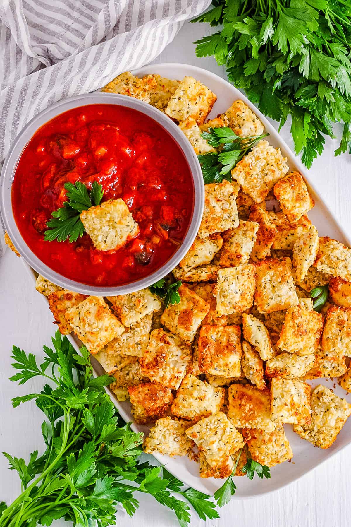 easy vegetarian air fryer ravioli recipe with homemade marinara sauce for dipping