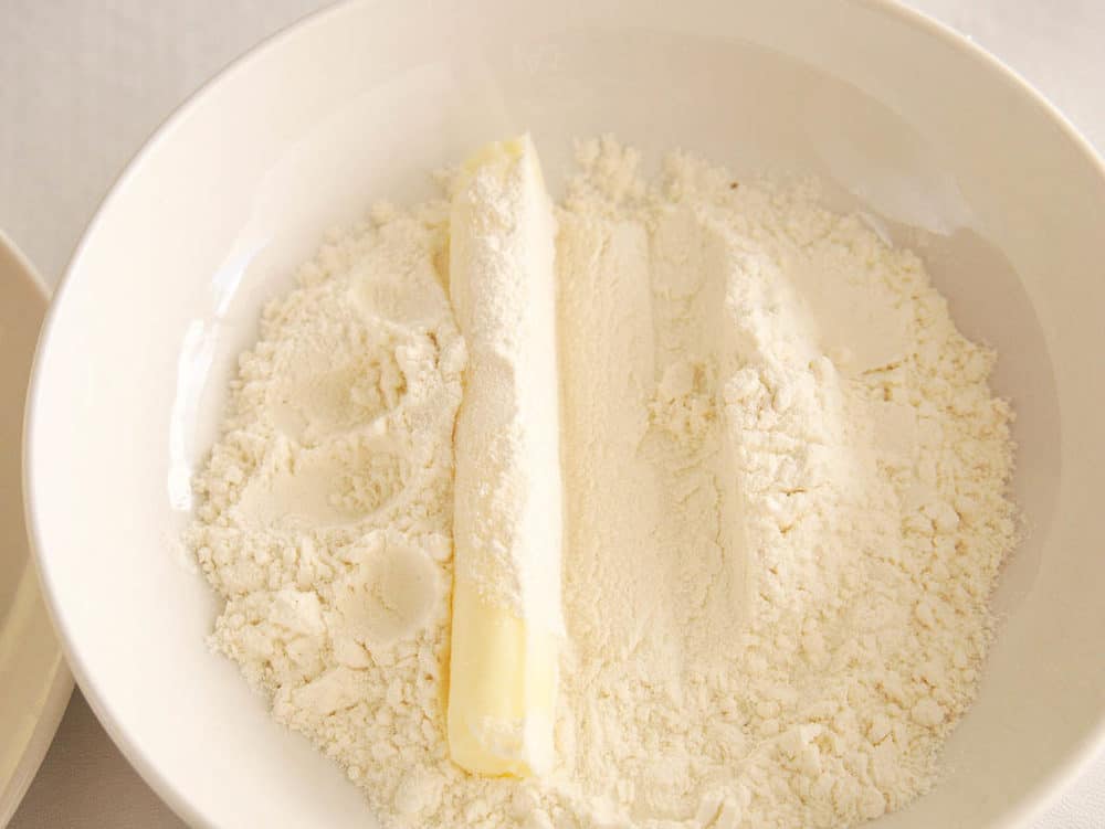 mozzarella stick dipped in flour