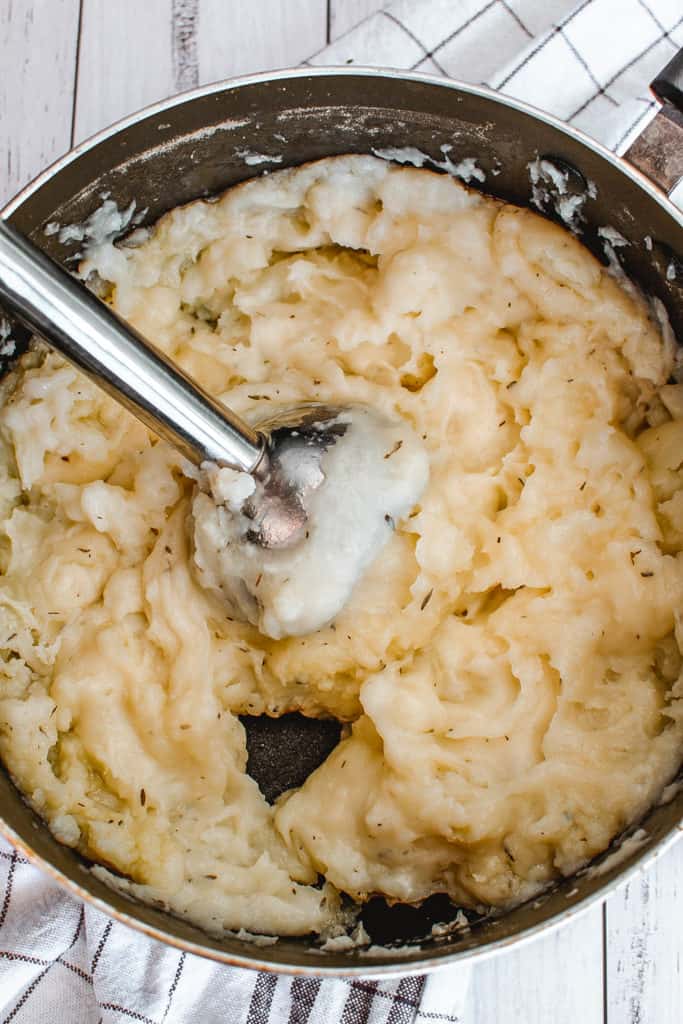 mashed potatoes in a pot