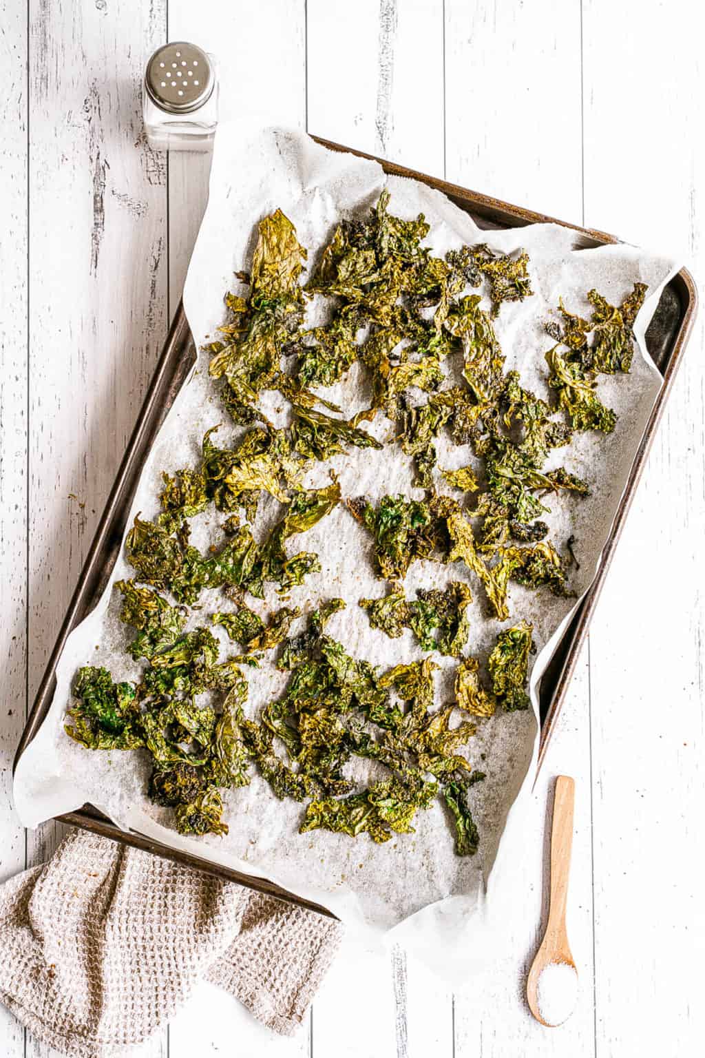 Crispy Parmesan Kale Chips Recipe With Garlic (Baked!) The Picky Eater