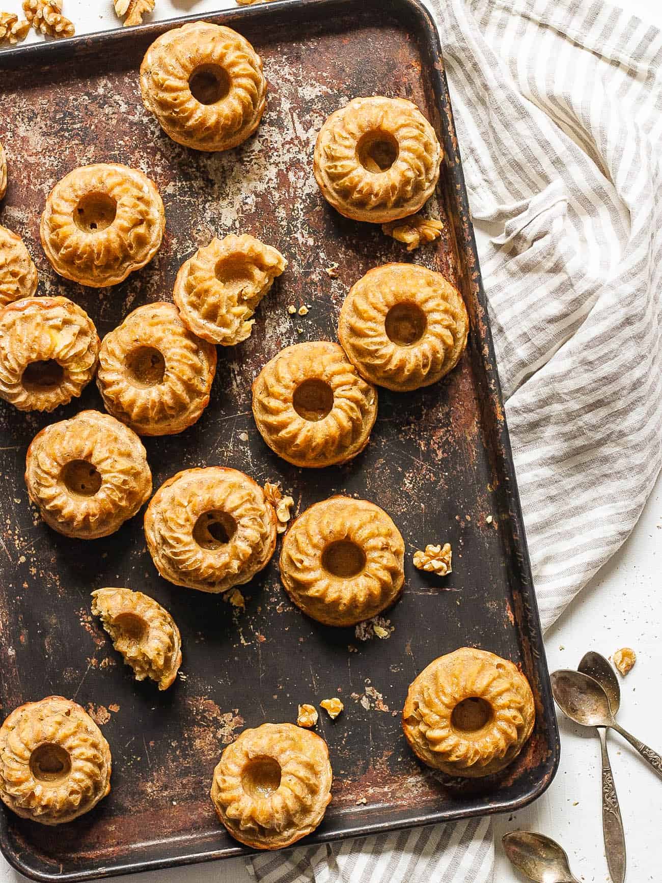 Mini Bundt Cakes with Bananas and Walnuts (Healthy, No Oil!)