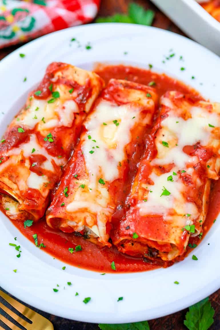 Pasta Rolls With A Pomodoro Sauce (lasagna Rolls) 