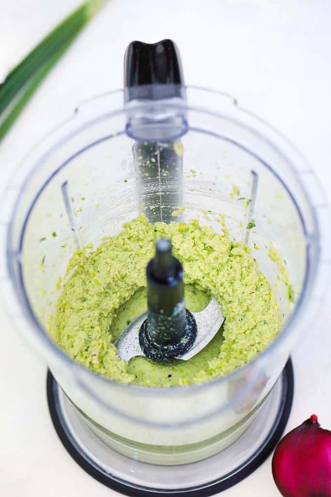 guacamole pureed in blender