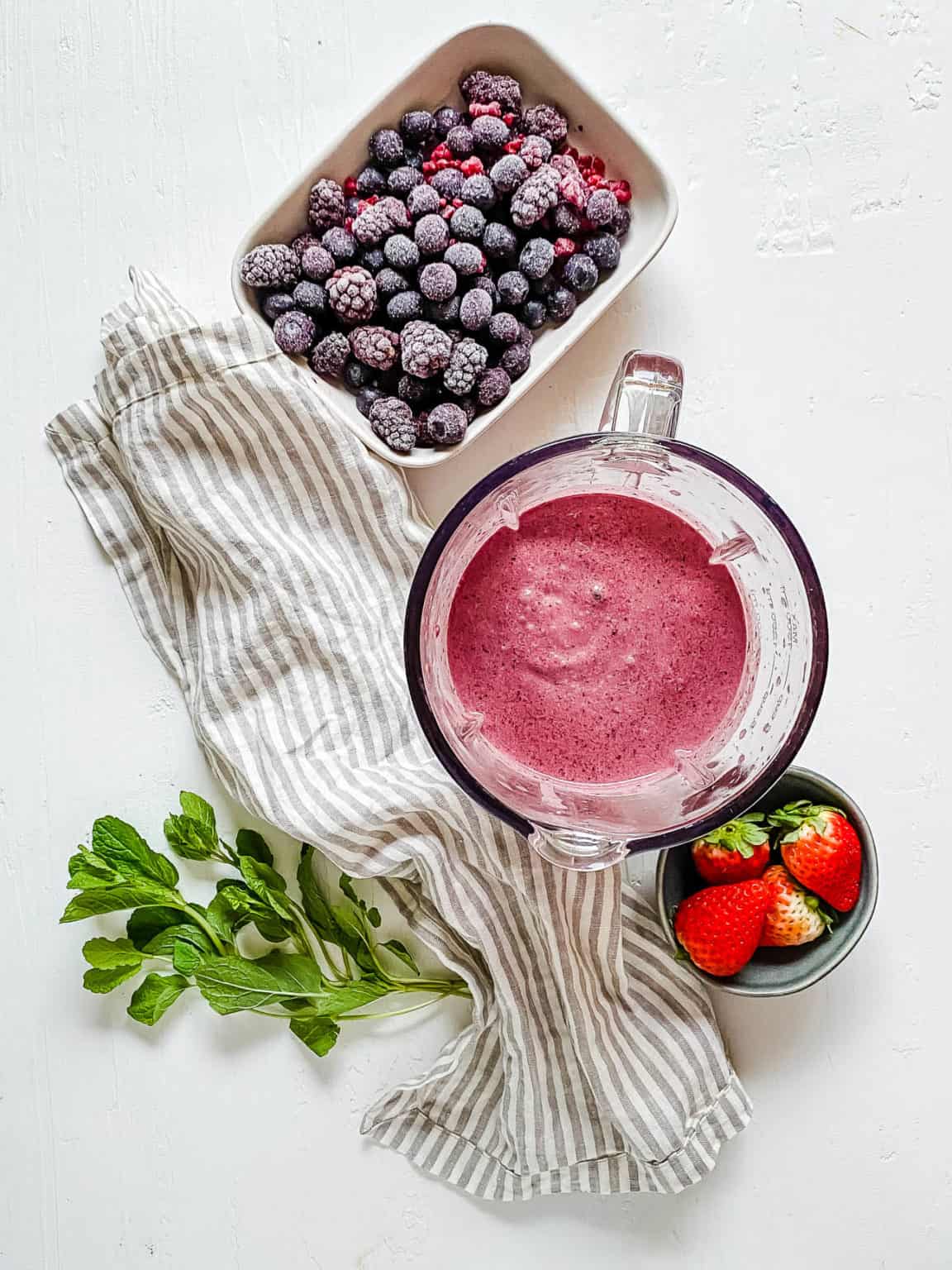 Mixed Berry Smoothie Without Yogurt The Picky Eater