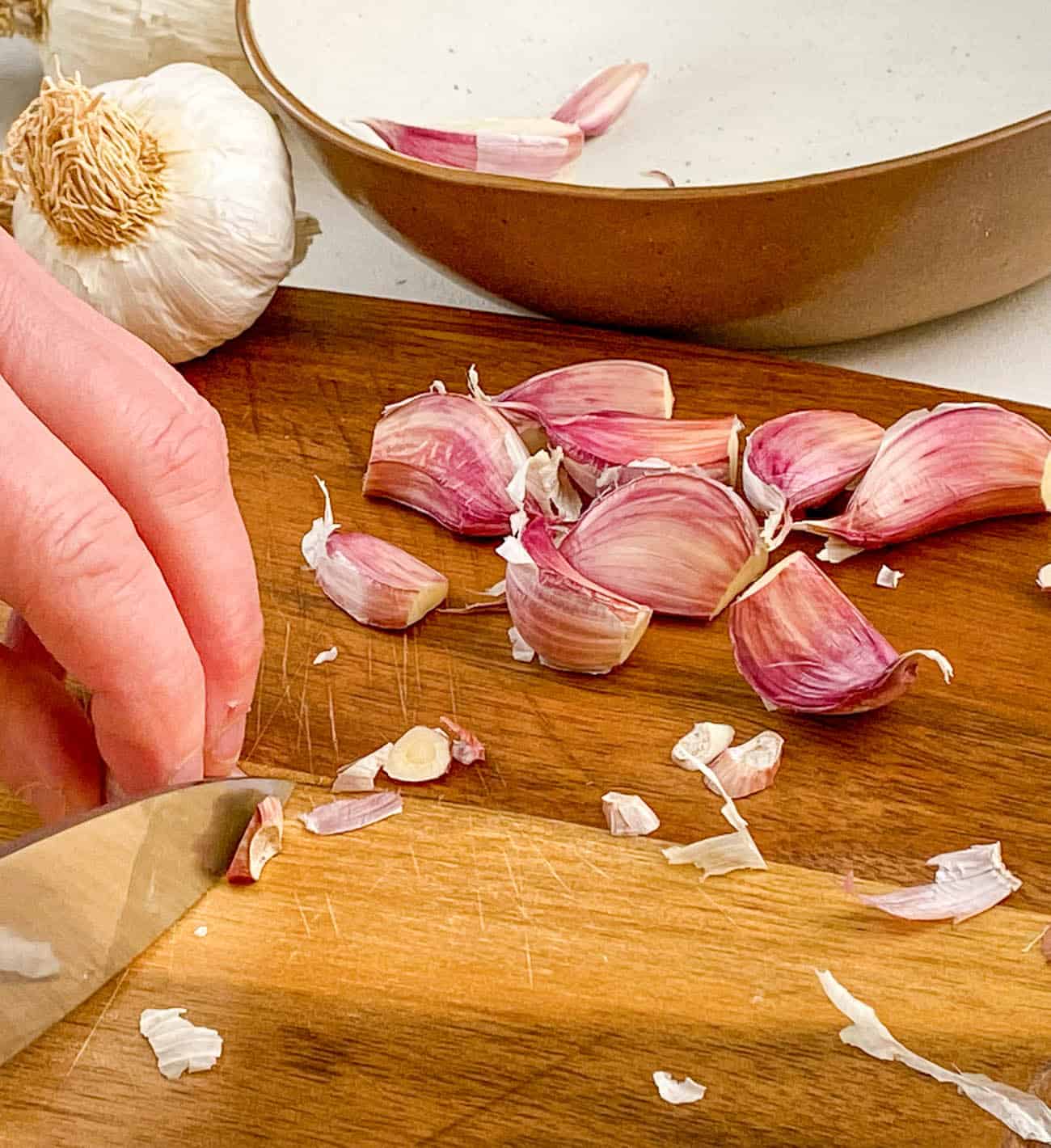 How To Peel Garlic 4 Different Ways (Easy + Fast!) The Picky Eater