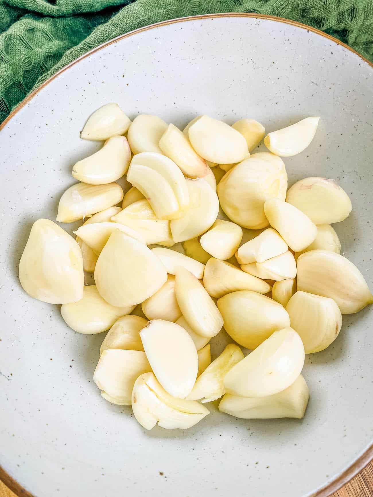 How To Peel Garlic 4 Different Ways (Easy + Fast!) The Picky Eater