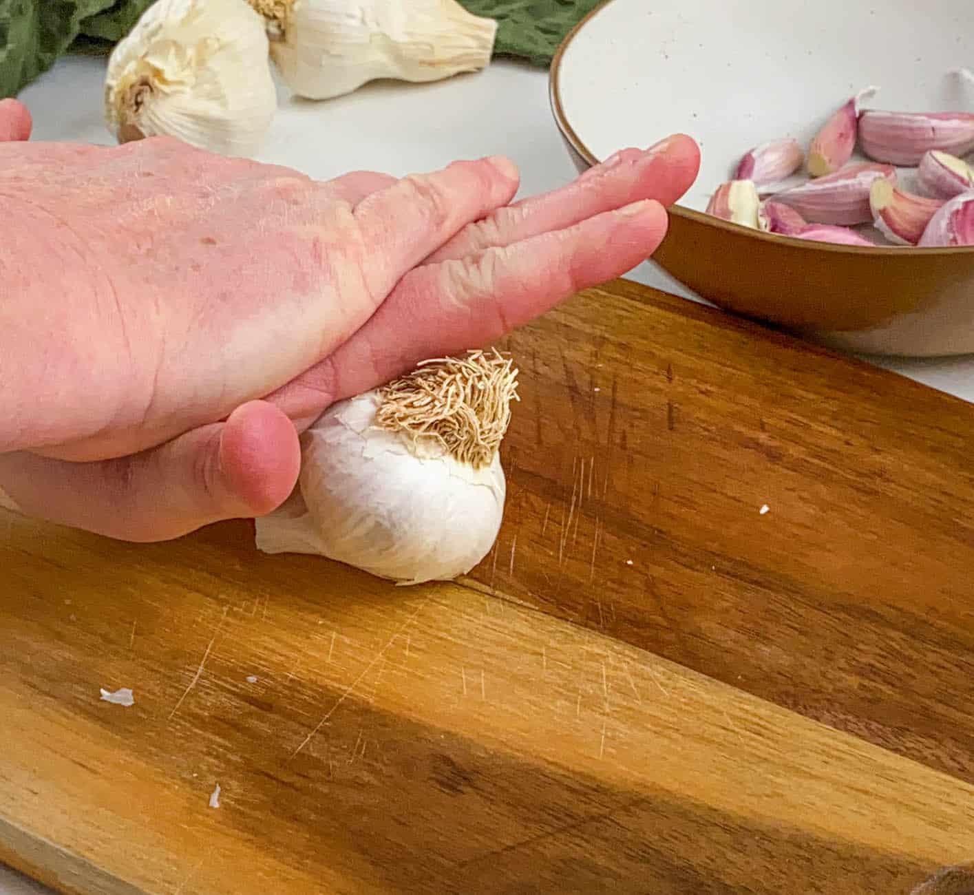 How To Peel Garlic 4 Different Ways (Easy + Fast!) The Picky Eater