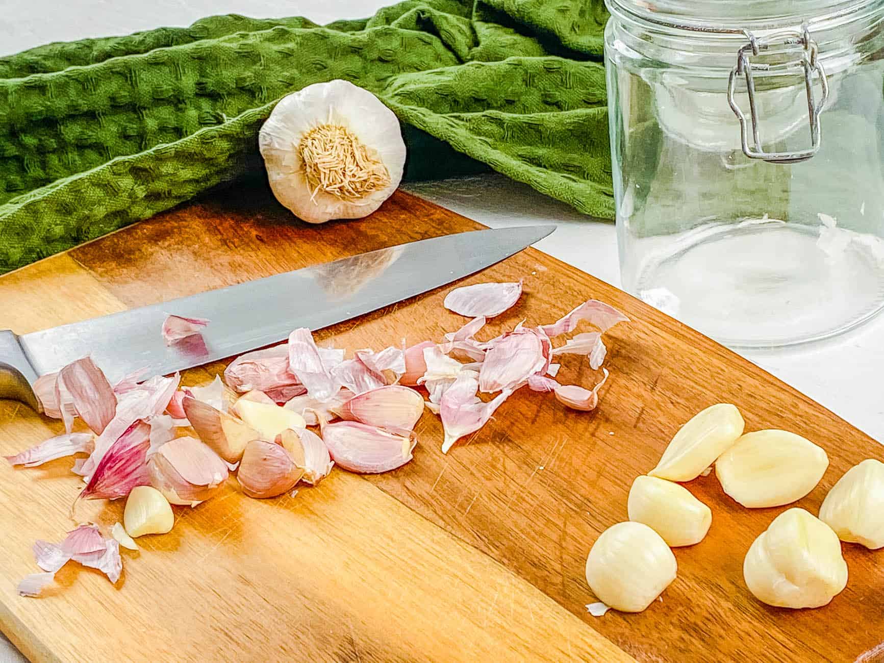 How To Peel Garlic 4 Different Ways (Easy + Fast!) The Picky Eater