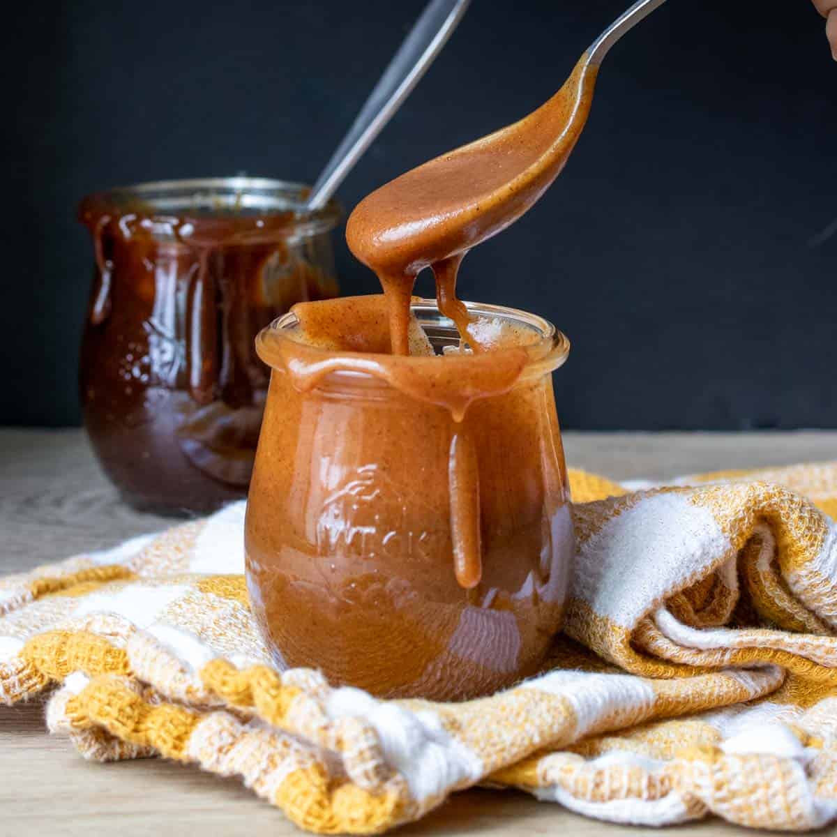 Vegan Caramel Sauce ( 2-Ways Recipe!) - The Picky Eater