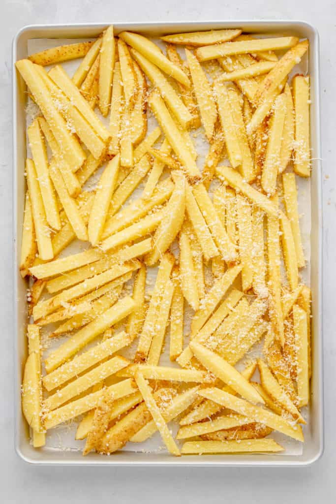 https://pickyeaterblog.com/wp-content/uploads/2021/11/easy-parmesan-truffle-oil-fries-recipe-with-garlic-683x1024.jpg