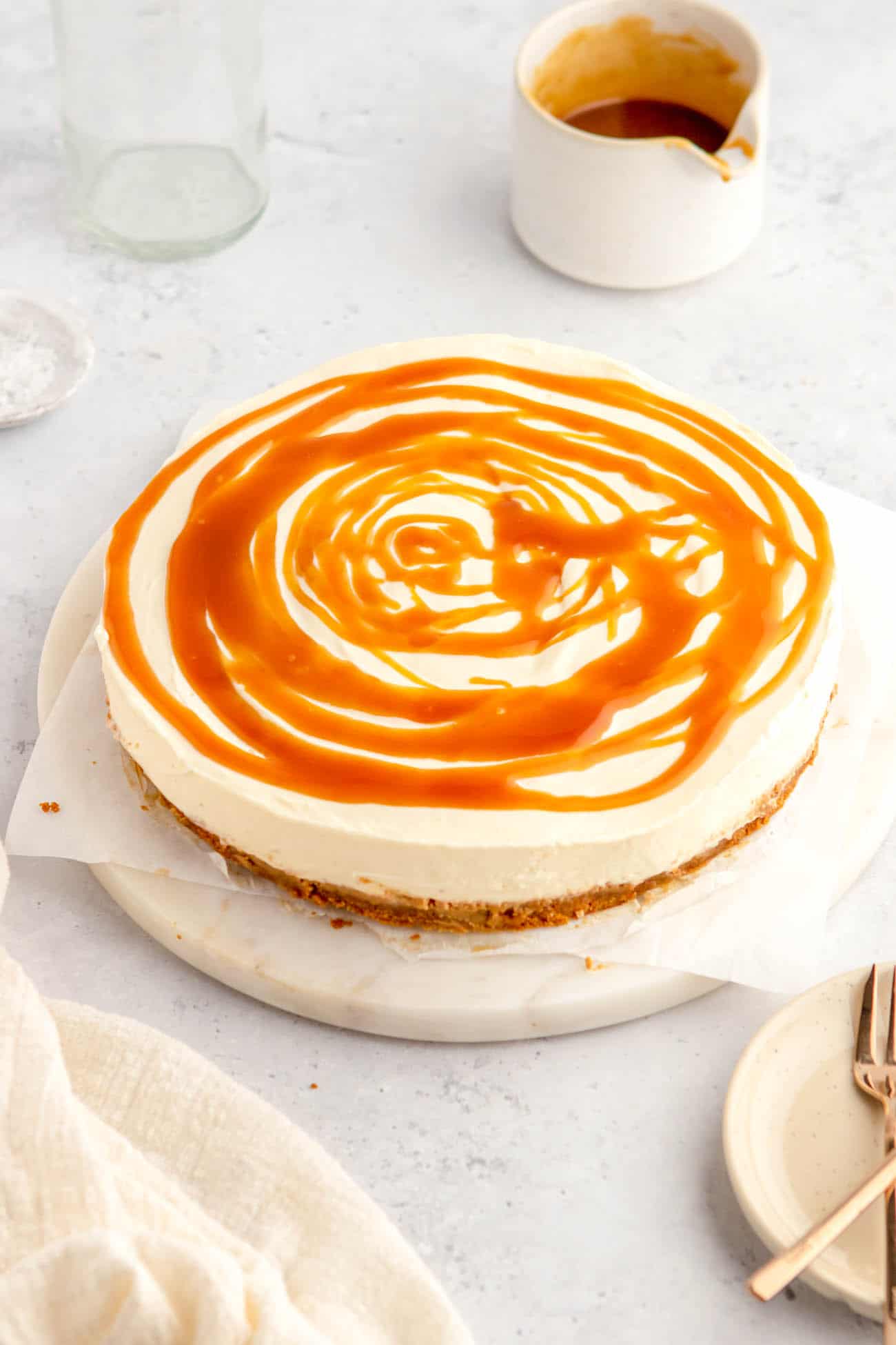 finished easy salted caramel cheesecake no bake recipe with caramel sauce on top