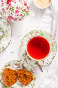 black or green tea in a teacup - how to make tea using loose leaf tea
