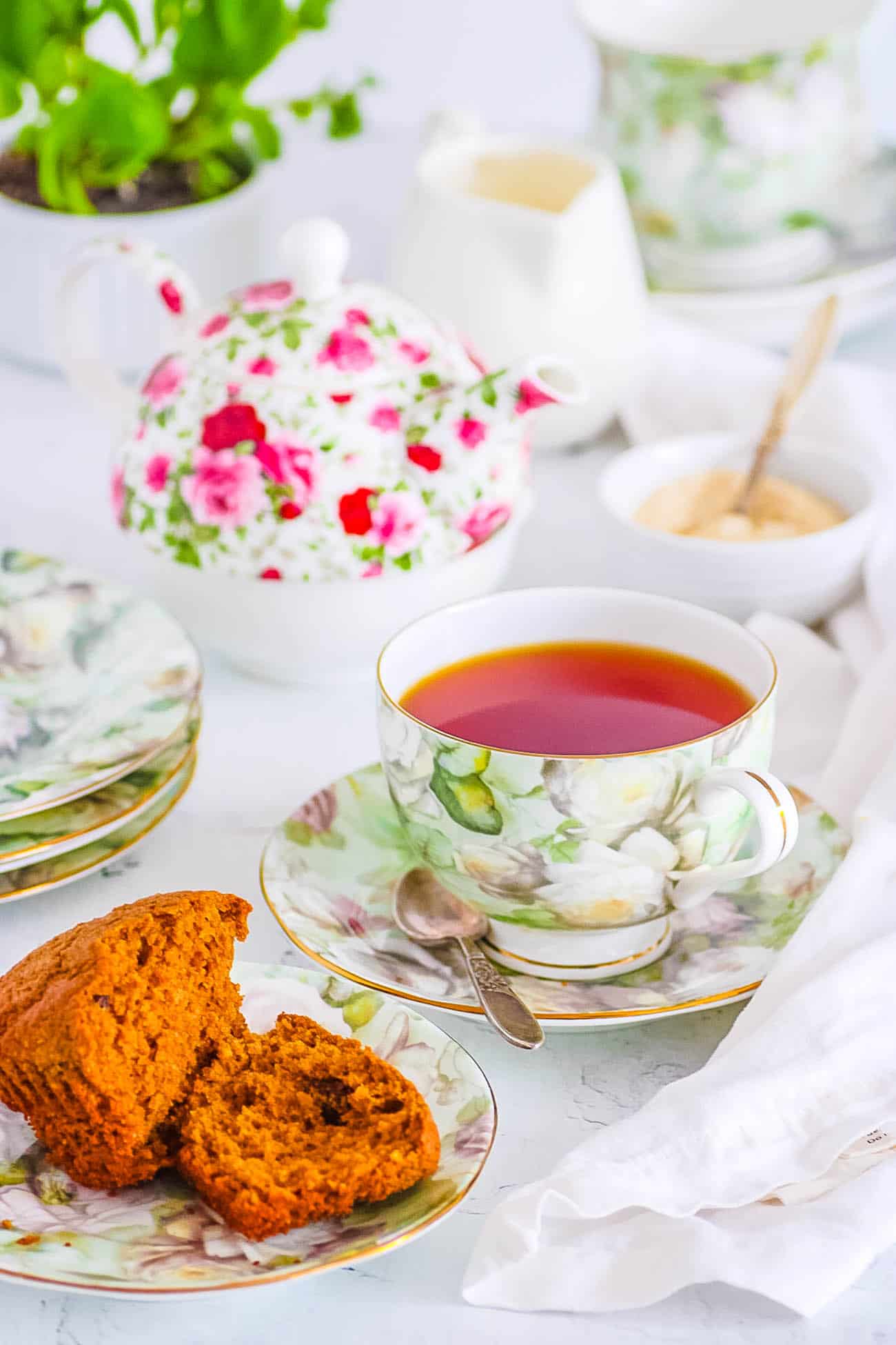 black tea in a teacup - how to make tea using loose leaf tea