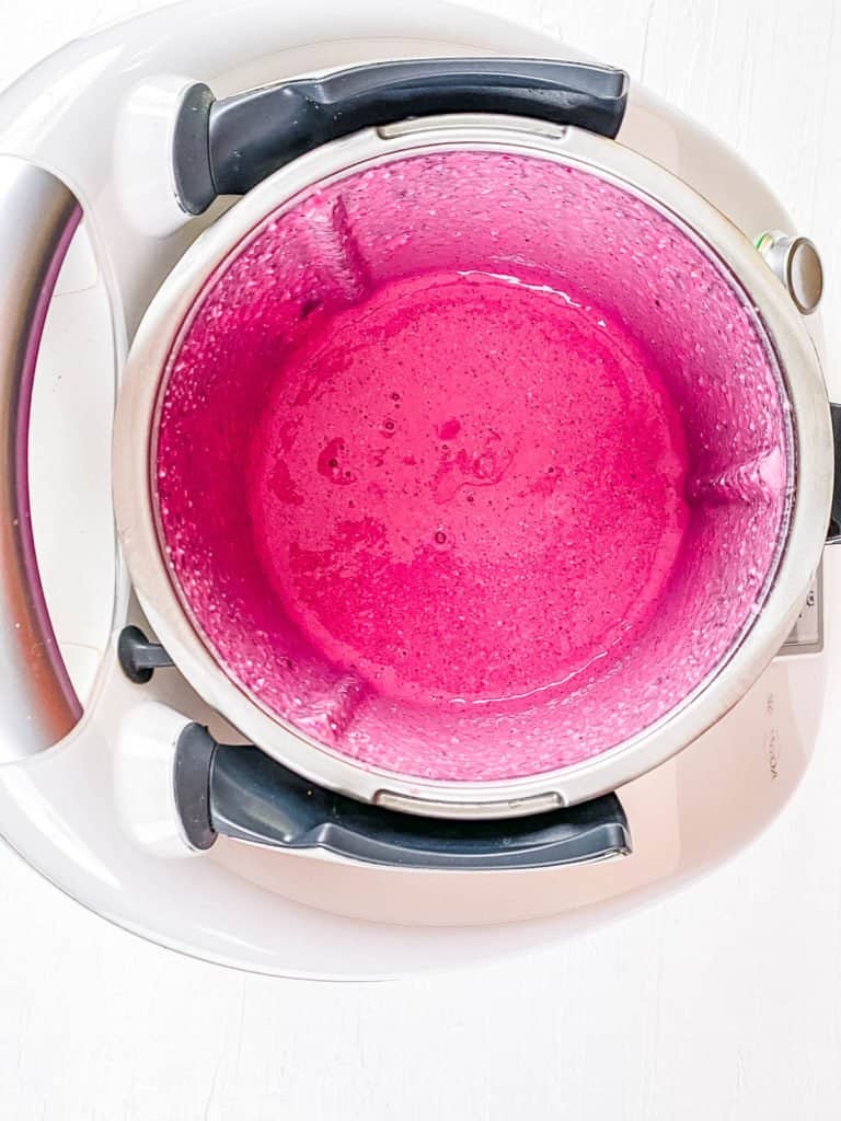 dragon fruit shake in a blender