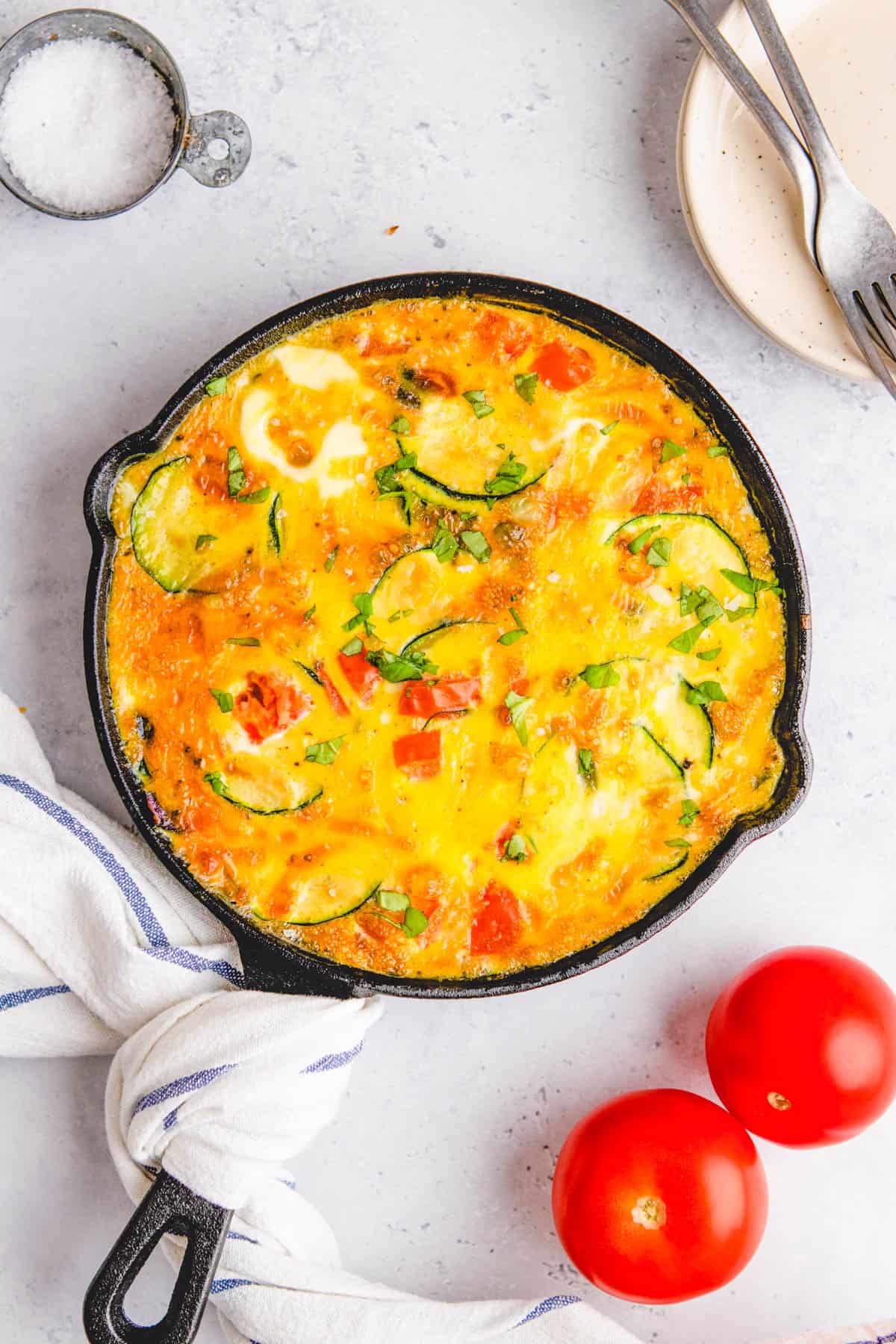 baked easy healthy low fat courgette frittata recipe (low carb vegetable frittata in a pan)