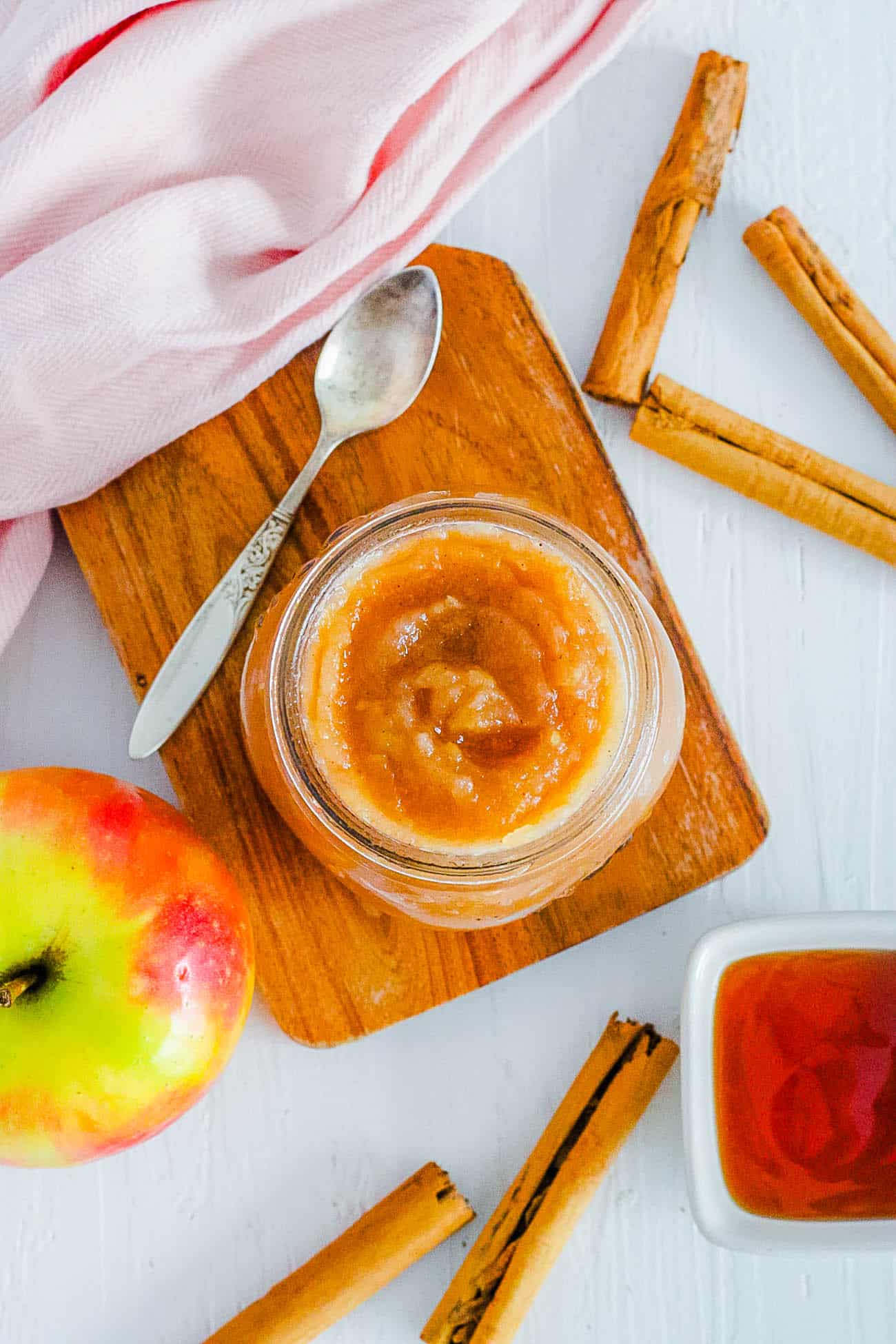 healthy vegan low sugar instant pot apple sauce recipe in a glass jar