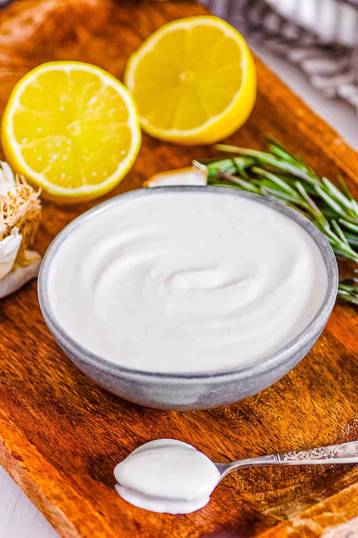 easy vegan aioli recipe in a bowl