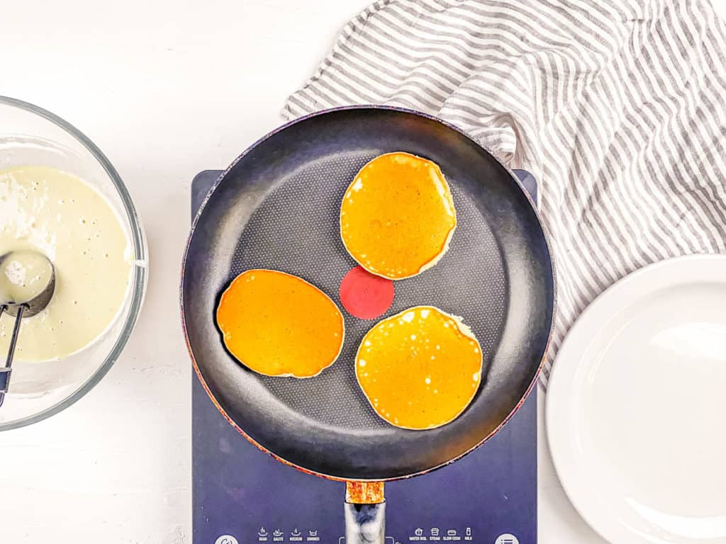 pancakes in a s،et