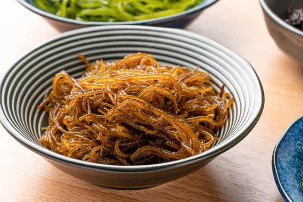 Mozuku seaweed in a serving bowl.