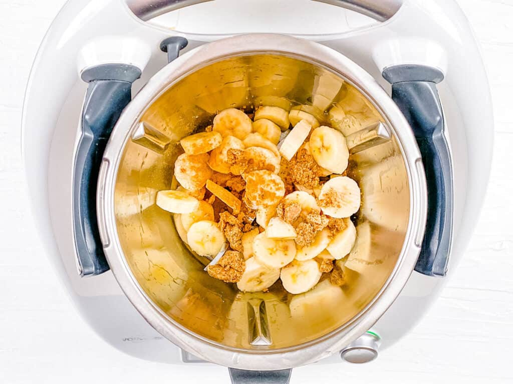 Bananas, almond butter and spices in a blender.