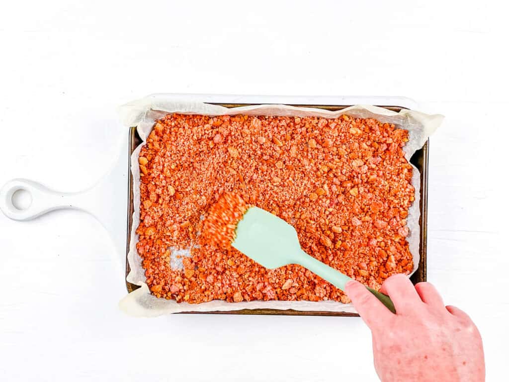 Easy strawberry c،ble on a baking sheet lined with parchment paper.