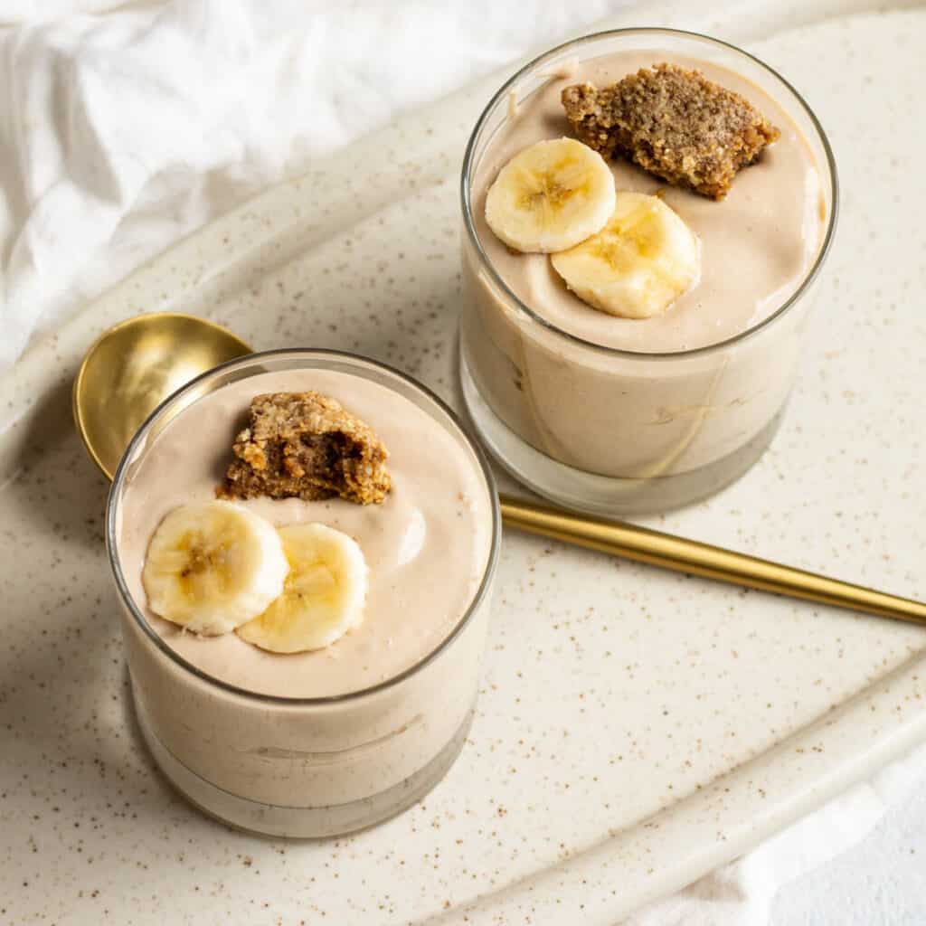 Banana silken tofu pudding in two gl،es side by side.