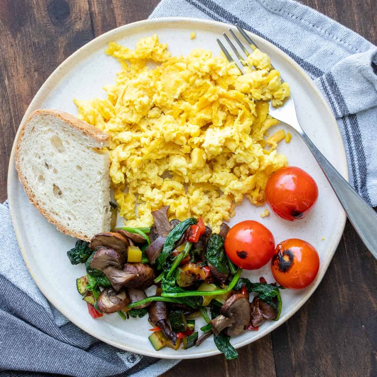 Easy Vegan Scrambled Eggs